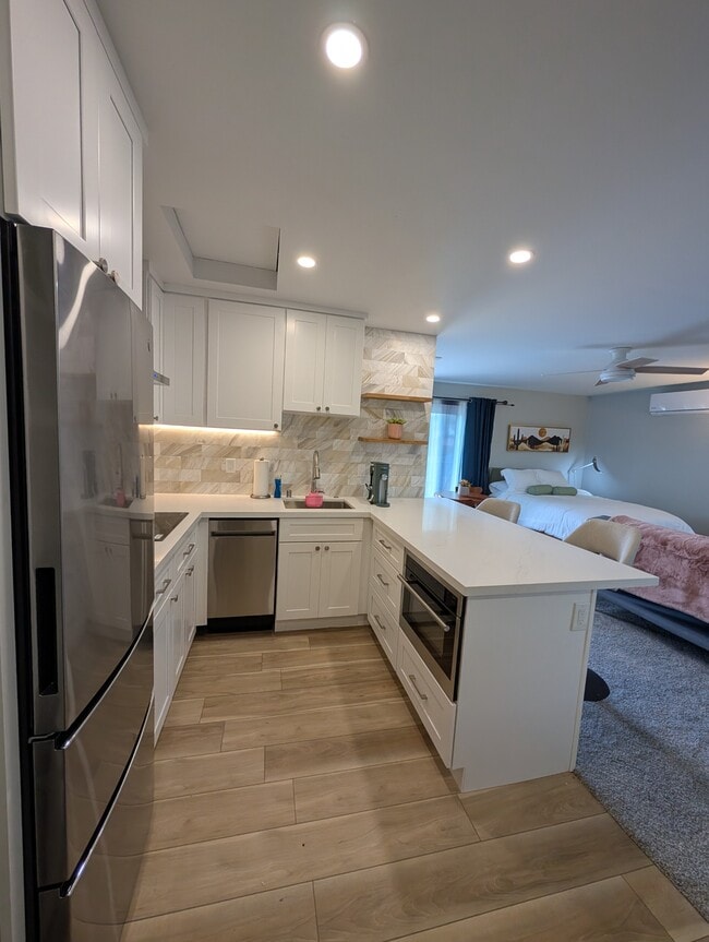 Foto del edificio - 8274 Beaver Lake Dr