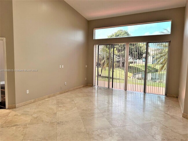 Foto del edificio - 8165 Madison Lakes Cir S