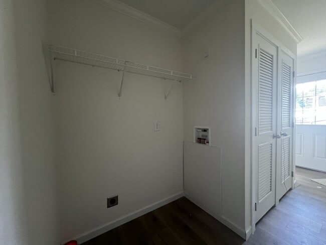 Building Photo - 160 Sugar Maple Dr