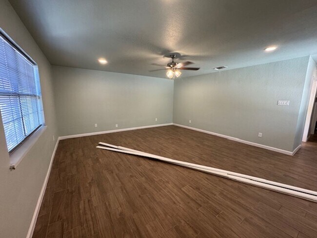 Foto del edificio - Nicely Remodeled Southside San Antonio Hom...