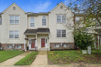 Building Photo - 142 Thames Dr