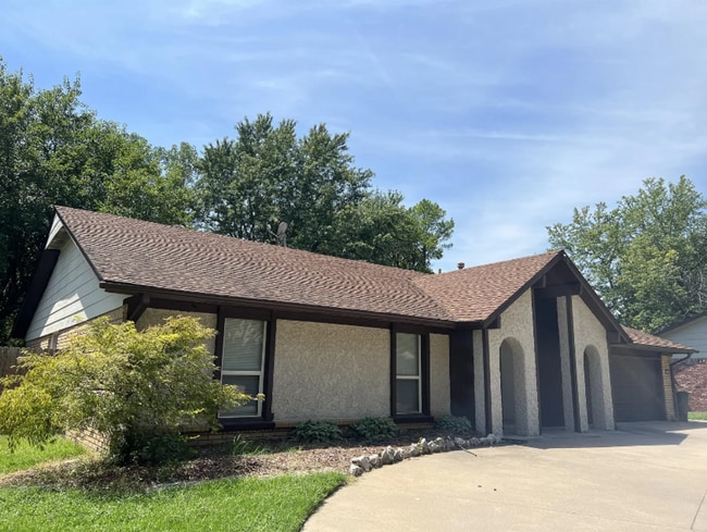 Building Photo - 4 Bed | 2 Bath in South Tulsa!