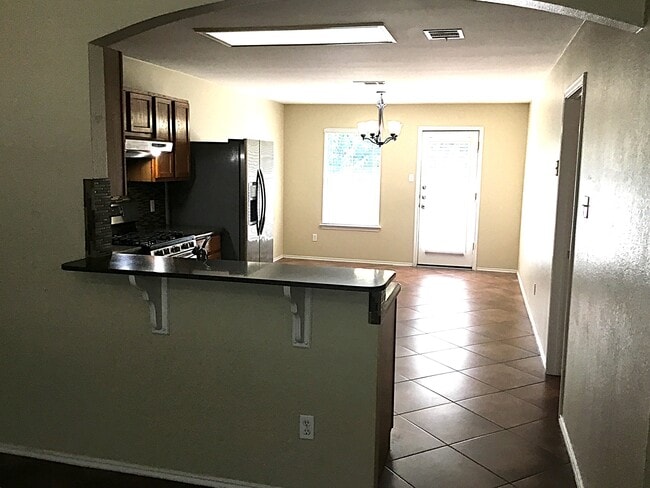 Building Photo - 216 Fall Creek Dr