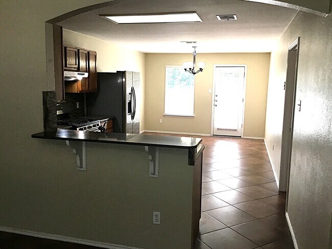Foto del edificio - 216 Fall Creek Dr
