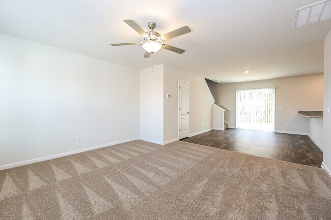 Building Photo - 2094 Southlea Dr