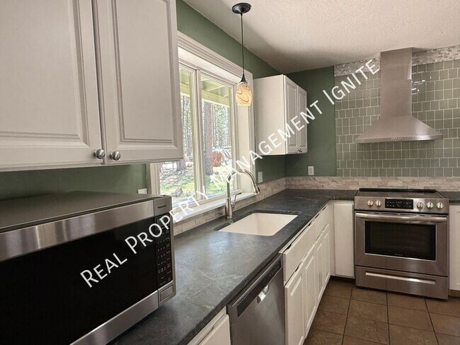 Foto del edificio - 18633 River Woods Dr