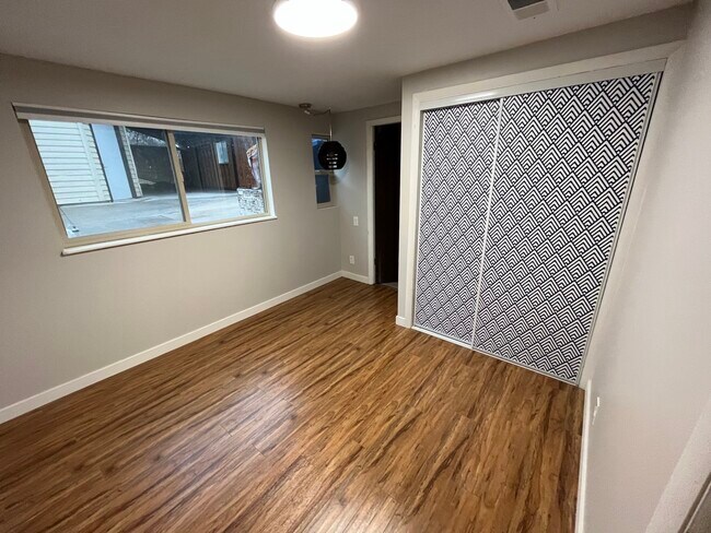 Building Photo - 1012 E Sego Lily Dr