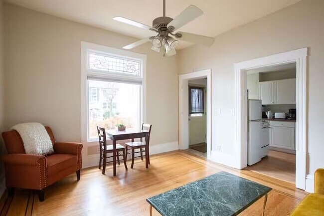 Foto del edificio - 900 W 22nd St