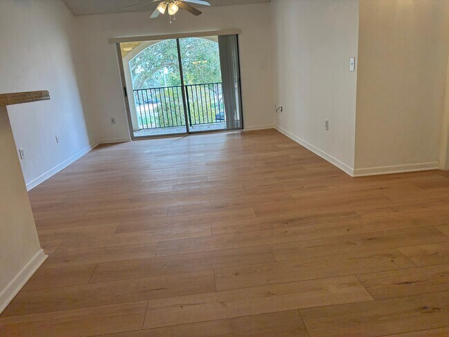 Foto del edificio - 1755 Village Blvd