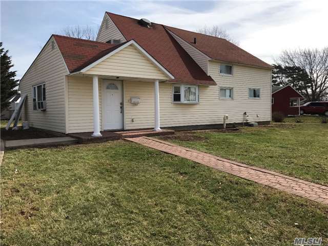 Primary Photo - 364 Red Maple Dr W