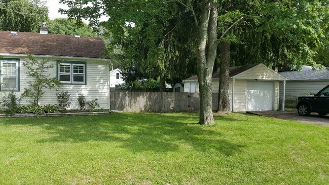 Building Photo - 21710 Collingham Ave