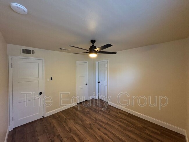 Foto del edificio - 1085 E Academy Ave