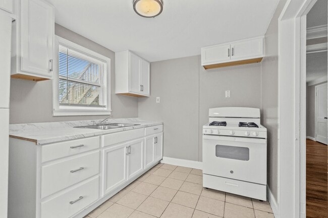 Building Photo - 4020 Avenue O 1/2