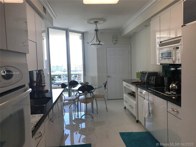 Foto del edificio - 3200 N Ocean Blvd