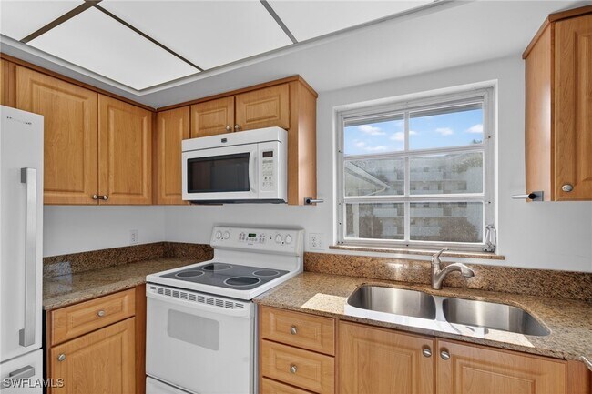 Building Photo - 5 High Point Cir W