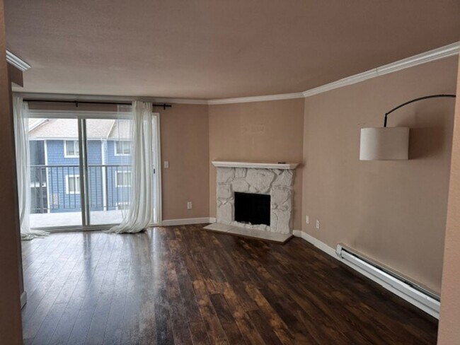 Building Photo - 2 Bedroom 1 Bathroom $1800.00
