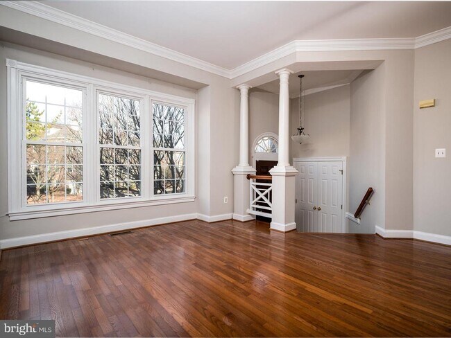 Foto del edificio - 2155 Wolftrap Ct