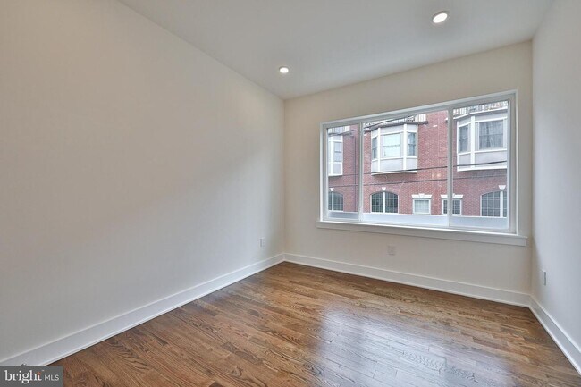 Building Photo - 1003 N Bodine St