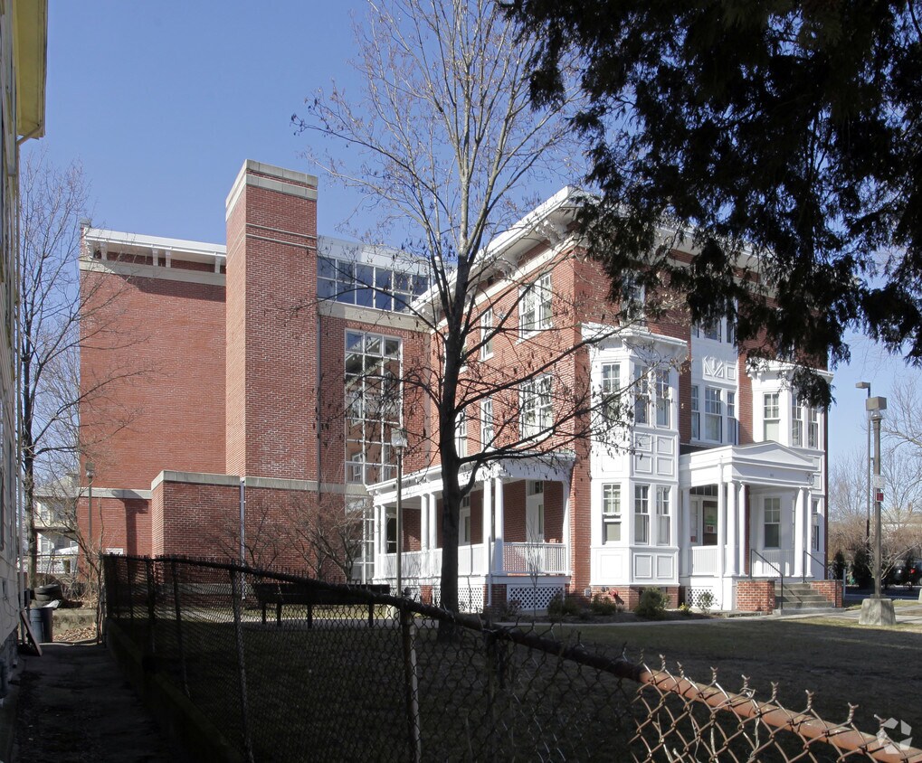 Foto del edificio - Carleton Court Apartments