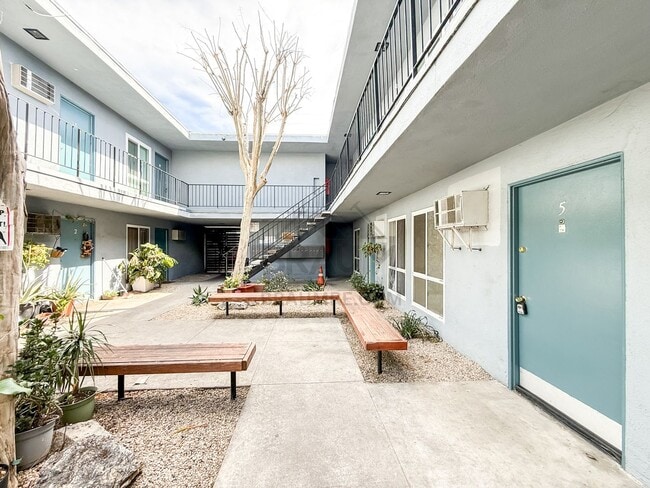 Foto del edificio - 5611 Fulcher Ave