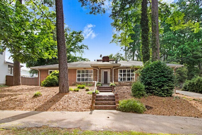 Building Photo - 105 Pineland Cir