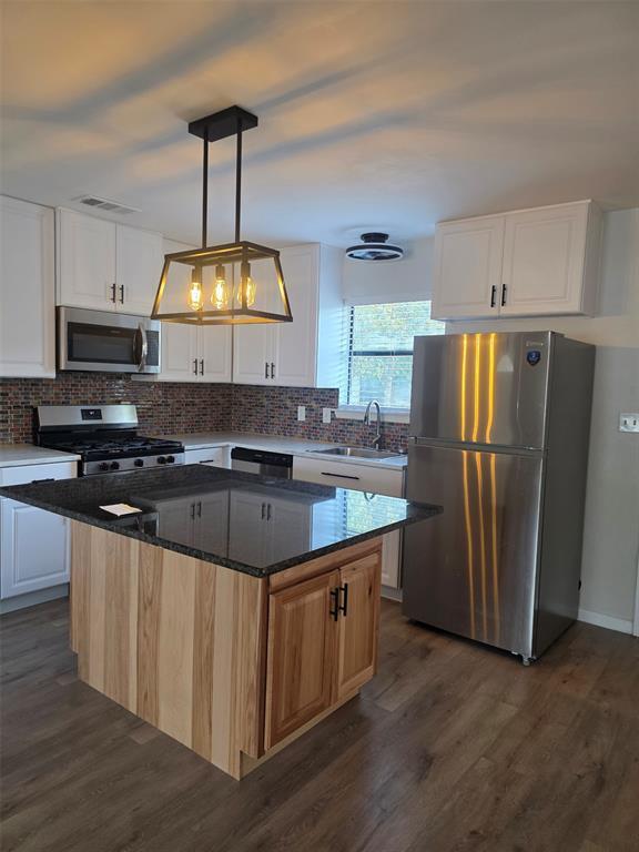 Foto del edificio - 806 W 8th St