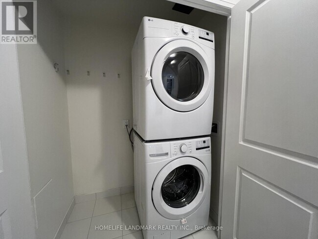 Photo du bâtiment - 3260 Sheppard Ave E