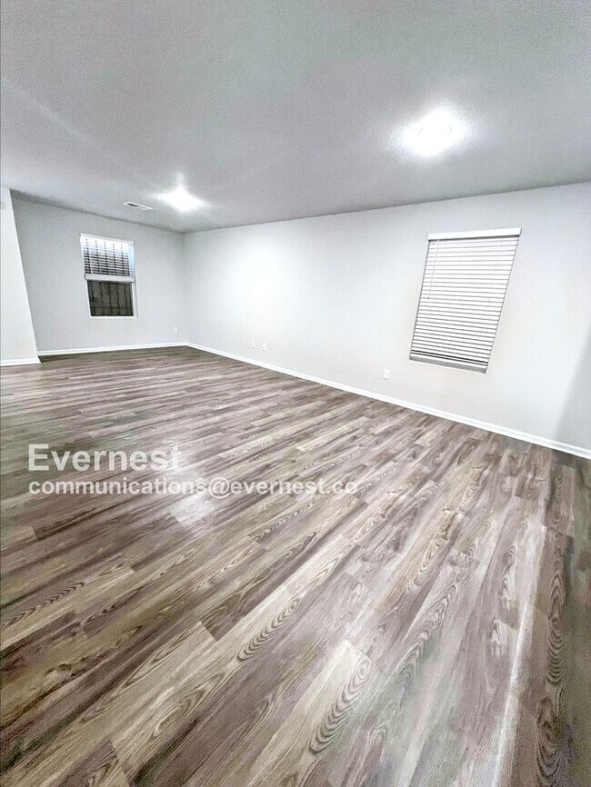Foto del edificio - 4243 Park Ave