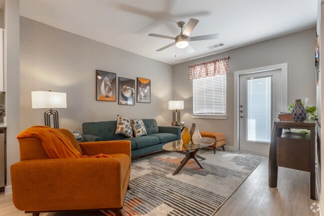 1 habitación, 1 baño, 682 pies cuadrados, sala de estar - Aria at Ella