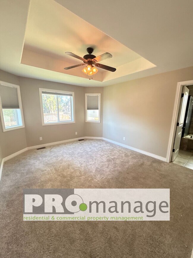Building Photo - Single family home with yard