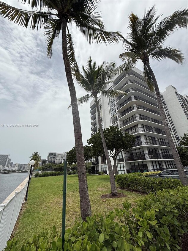 Primary Photo - 1000 Parkview Dr