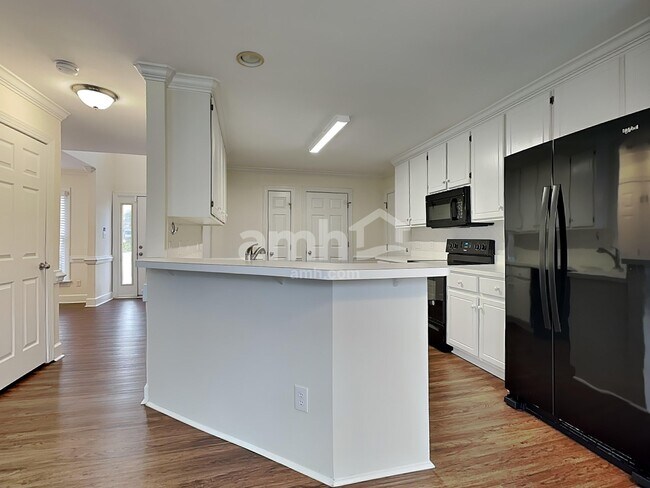 Foto del edificio - 4840 Forest Highland Dr