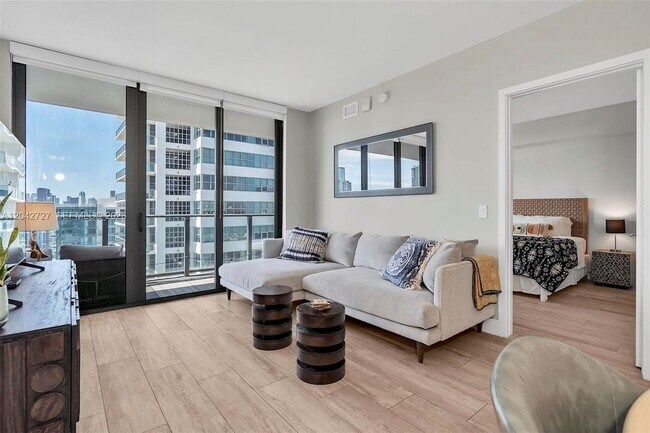 Foto del edificio - 121 NE 34th St