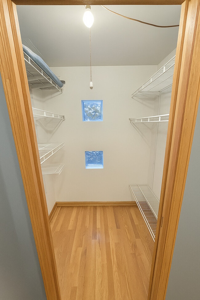 Building Photo - 5155 S Mobile Ave