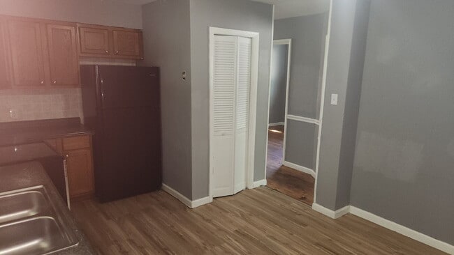 Building Photo - 10501 Baron Dr