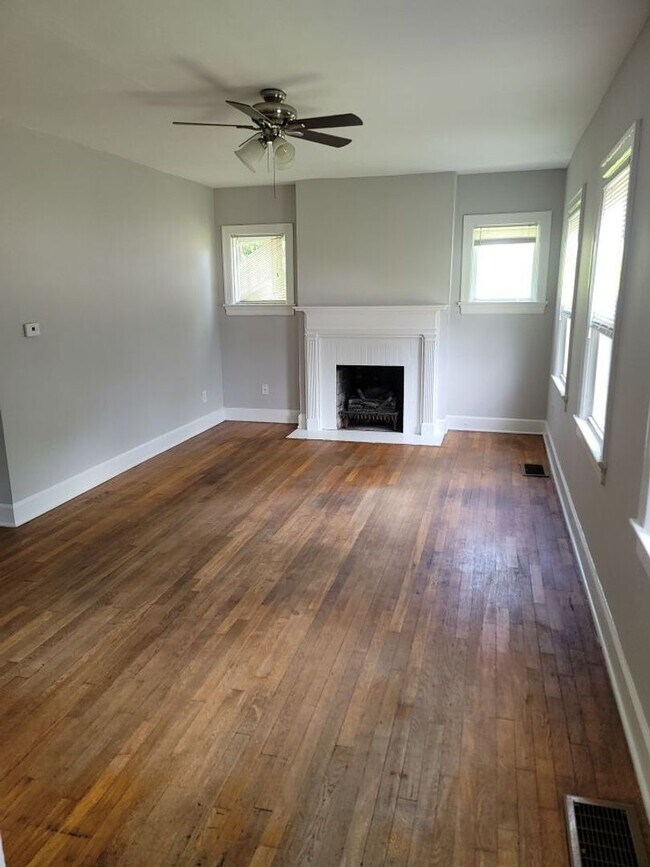 Building Photo - 1411 Hill St