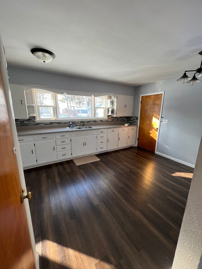 Kitchen - 112 Parkside Dr
