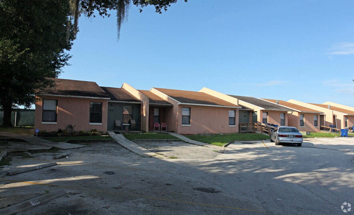 Foto principal - 390 Carol Blvd