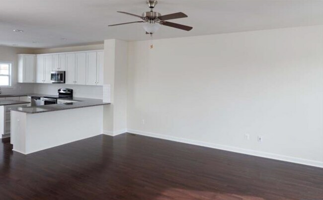 Building Photo - Beautiful 3BR, 2.5 Ba End Unit townhome in the Pavilion at Pantops