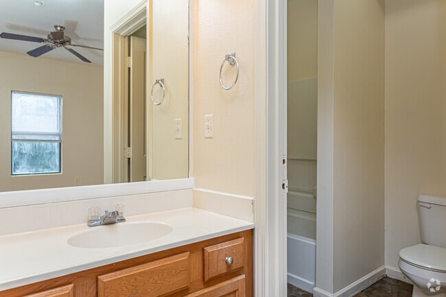 4 BR, 2 BA - 1621 SF - College Park Apartments