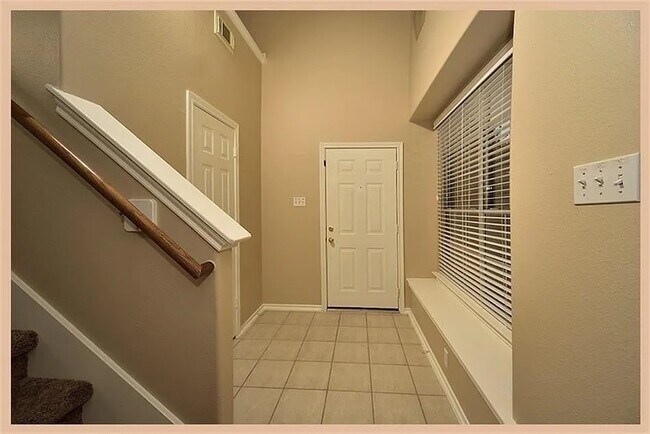 Building Photo - 43 Blue Creek Pl