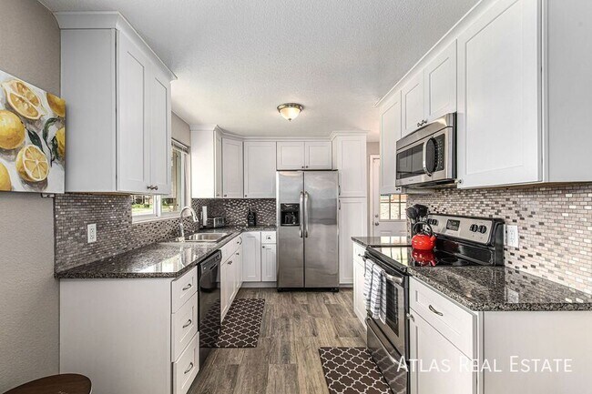Building Photo - 7472 Beach Ct