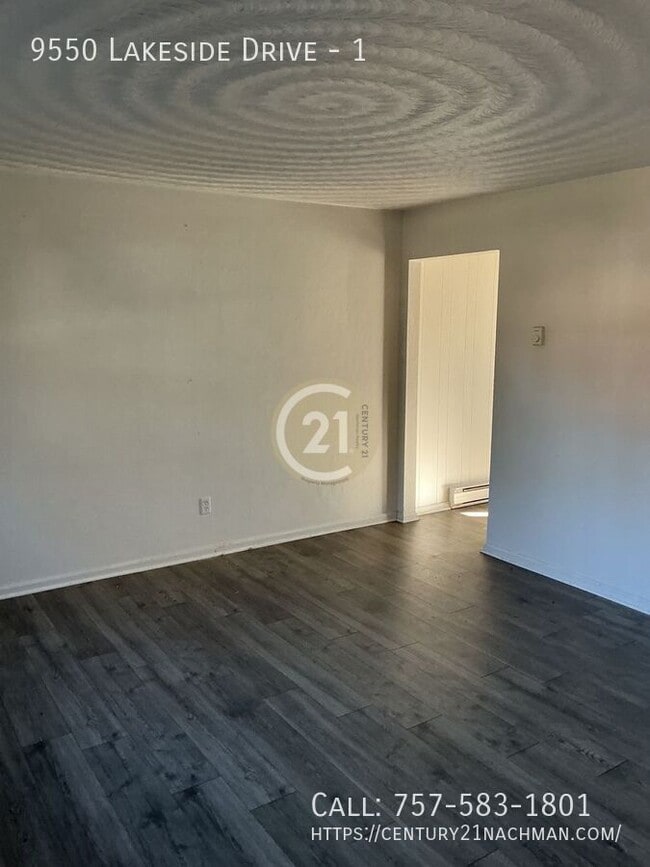 Building Photo - 9550 Lakeside Dr