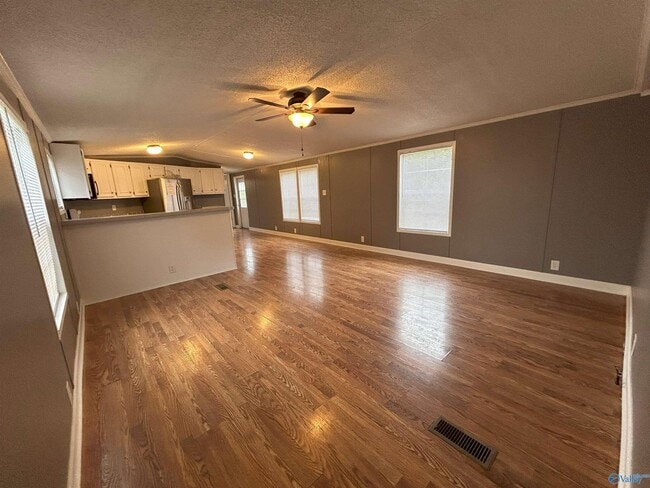 Foto del edificio - 15025 Hobbs Rd