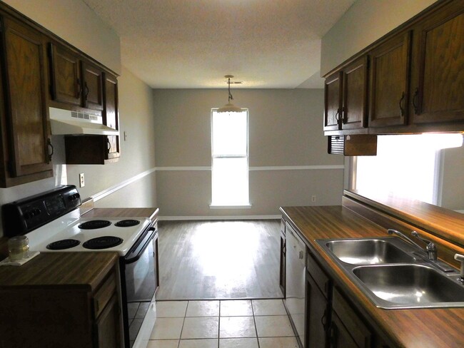 Building Photo - 6565 Fairwood Cove Horn Lake, MS 38637