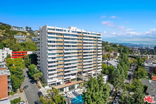 Building Photo - 8787 Shoreham Dr