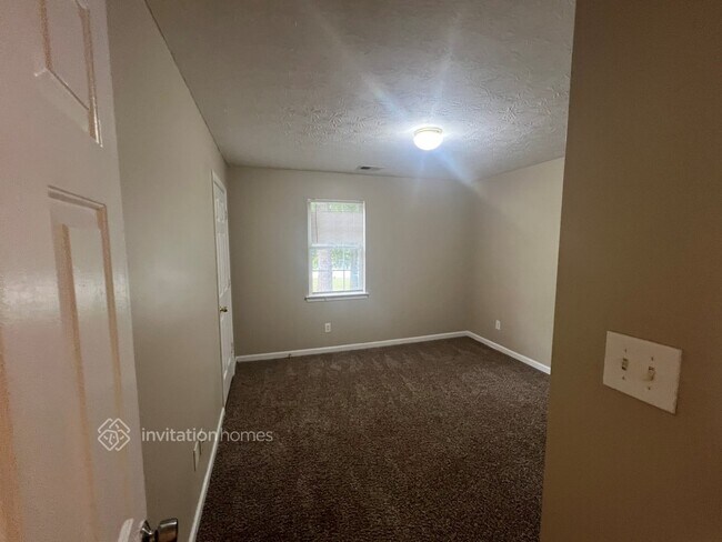 Building Photo - 350 5 Oaks Dr