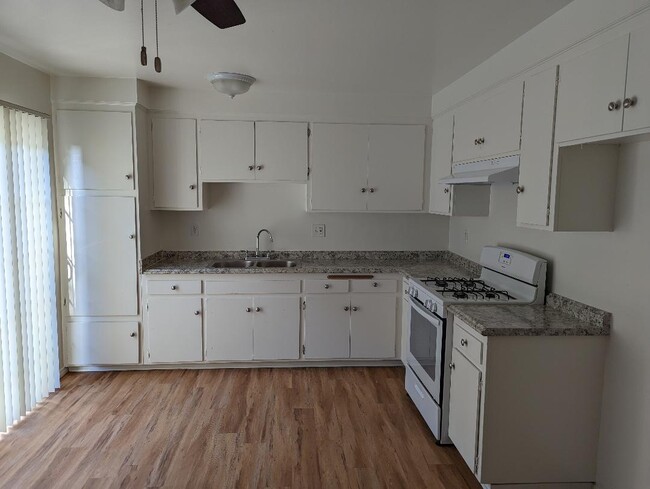 Building Photo - 4625 W Chapman Ave