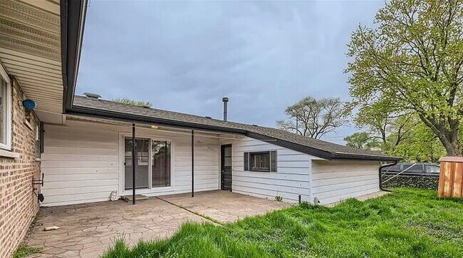 Side Yard - 7100 Birch St