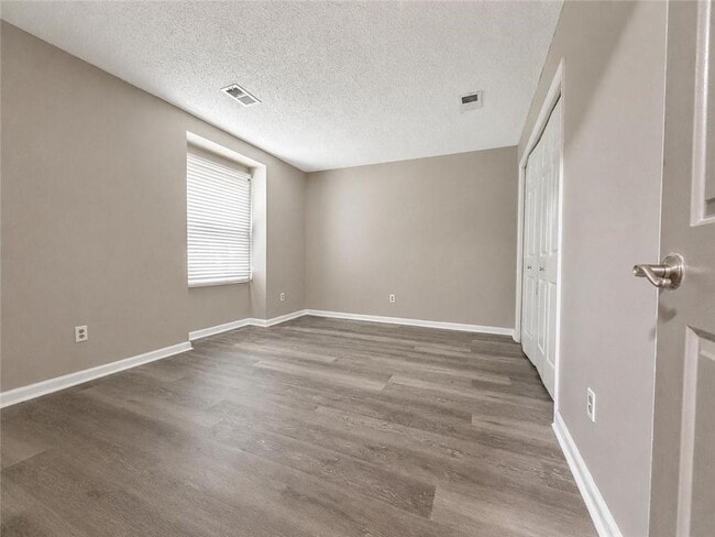 Building Photo - 5031 Bell Dr SE